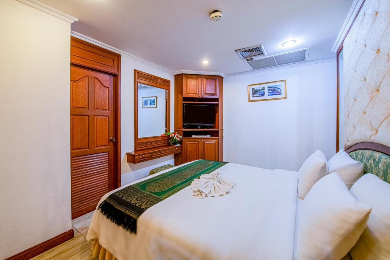 The Yorkshire Hotel - Sha Certified Patong Exterior photo